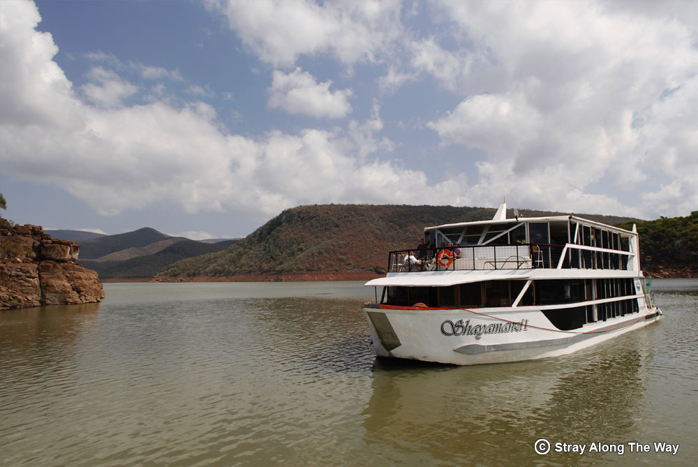Shayamanzi houseboat on Jozini Dam